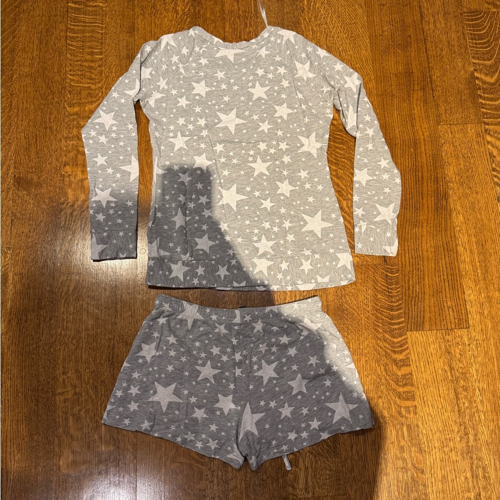 Saks Fifth Avenue Gray Star Lounge Set – Size M - Picture 5 of 8